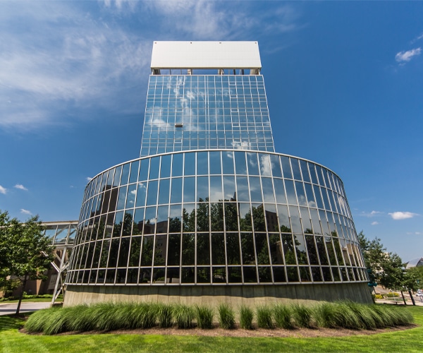 Office building in Akron Ohio where Moto Movers will load and unload furniture and boxes.